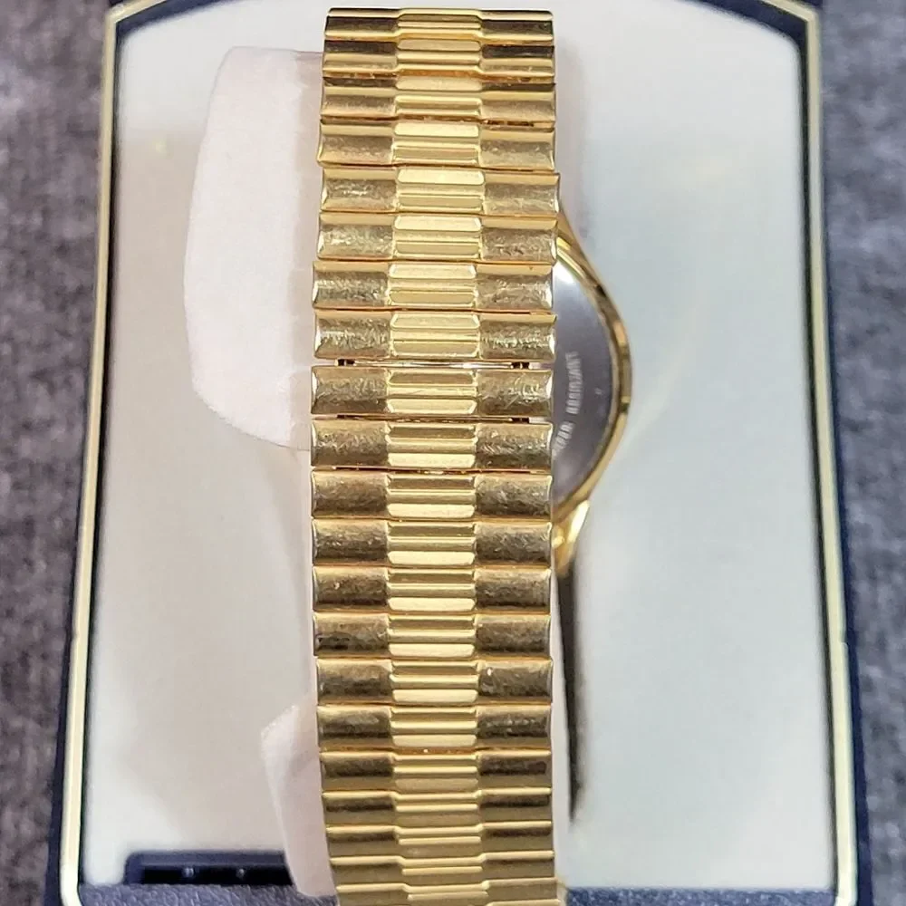 Vtg 90's Pulsar Watch Men Stainless Steel Gold Stretch WR Day Date Black
